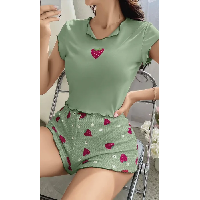 BUĞZ Kadın Yeşil Çilek Desenli Askılı Şortlu Pijama Takım 5004