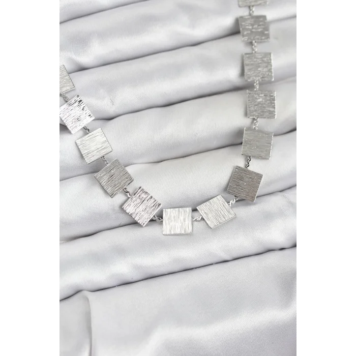 BUĞZ Kare Plaka Model Gümüş Renk Kadın Kolye