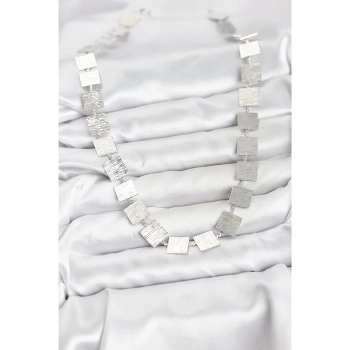 BUĞZ Kare Plaka Model Gümüş Renk Kadın Kolye