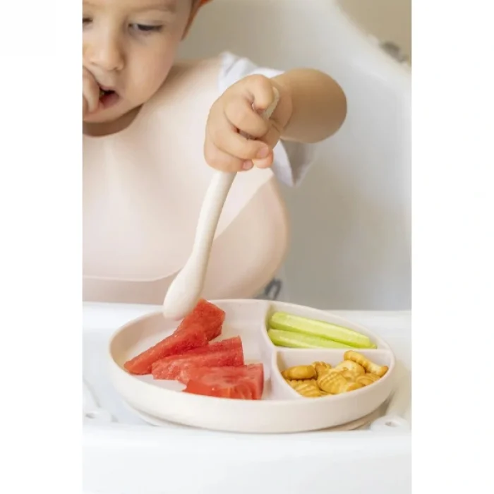 BUĞZ Krem Rengi 3’lü Silikon Yemek Seti – Önlük + Diş Kaşıyıcılı Kaşık + Vakumlu Tabak