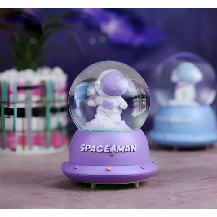 Küçük Astronot Işıklı Kar Küresi
