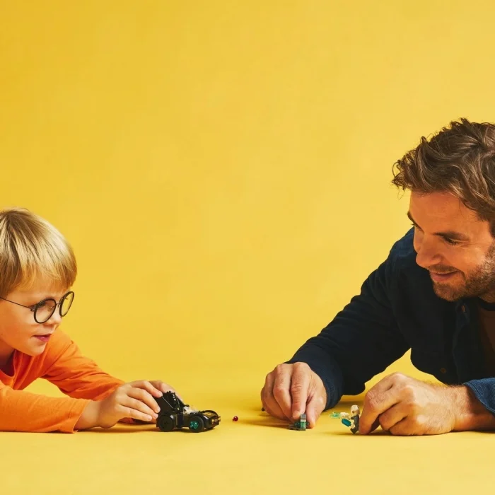  LEGO DC Batman: Batman ve Batmobile, Mr. Freeze’e Karşı Araç Oyun Seti 76301