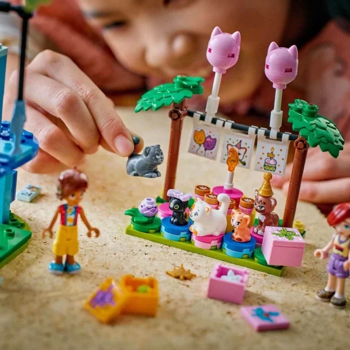  LEGO Friends Kedi Doğum Günü Partisi ve Ağaç Ev 42666