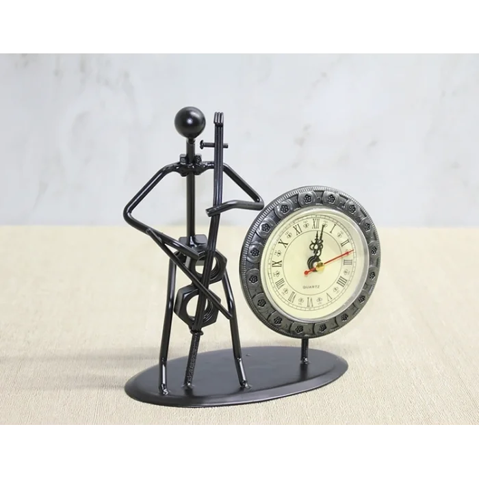 BUĞZ Metal Saatli Keman Çalan Müzisyen