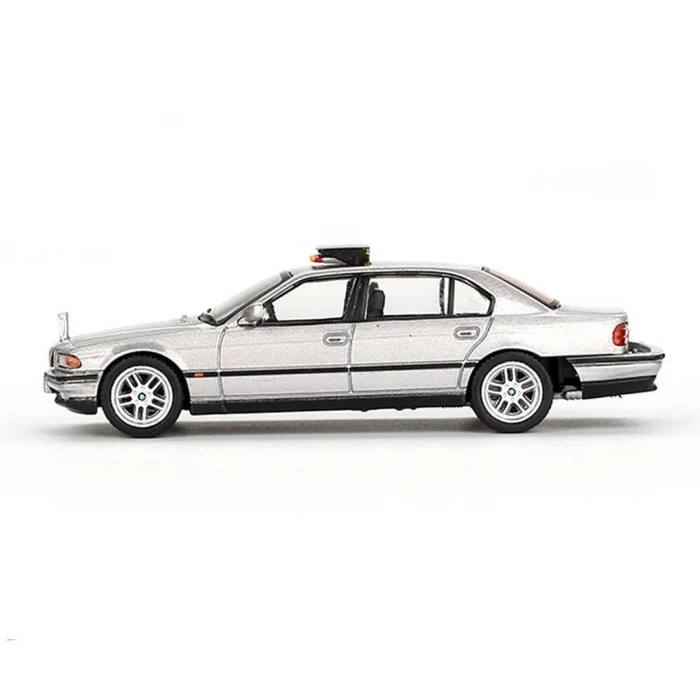BUĞZ Mini GT 1/64 BMW 750IL Tomorrow Never Dies Blister Paket