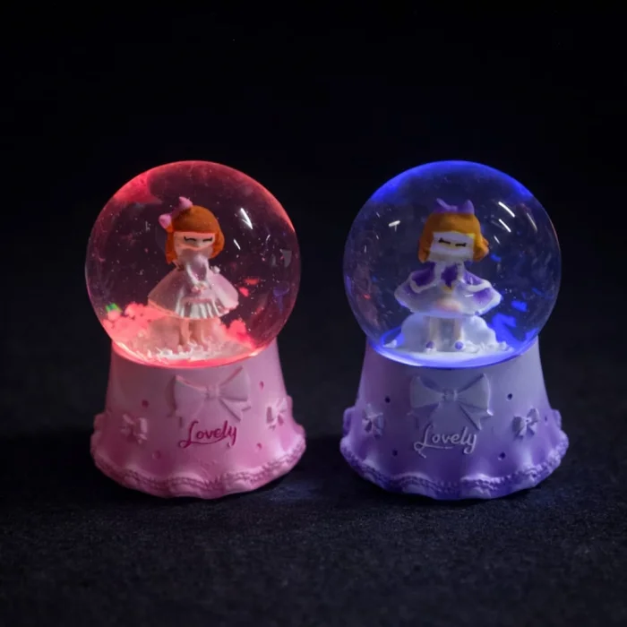 BUĞZ Mini Işıklı Sevimli Kız Kar Küresi