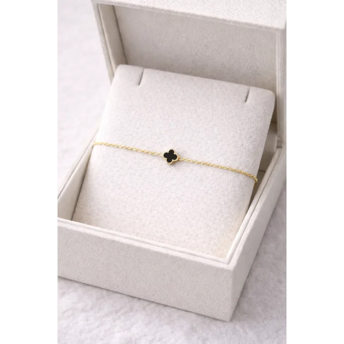 BUĞZ Minimal Siyah Yonca Figürlü Altın Renk Çelik Bileklik MODEL 2 – Kararma Yapmaz, Zarif ve Günlük Kullanıma Uygun Kadın Bilekliği