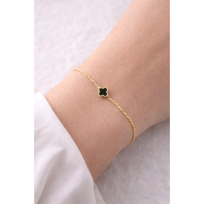 BUĞZ Minimal Siyah Yonca Figürlü Altın Renk Çelik Bileklik MODEL 2 – Kararma Yapmaz, Zarif ve Günlük Kullanıma Uygun Kadın Bilekliği