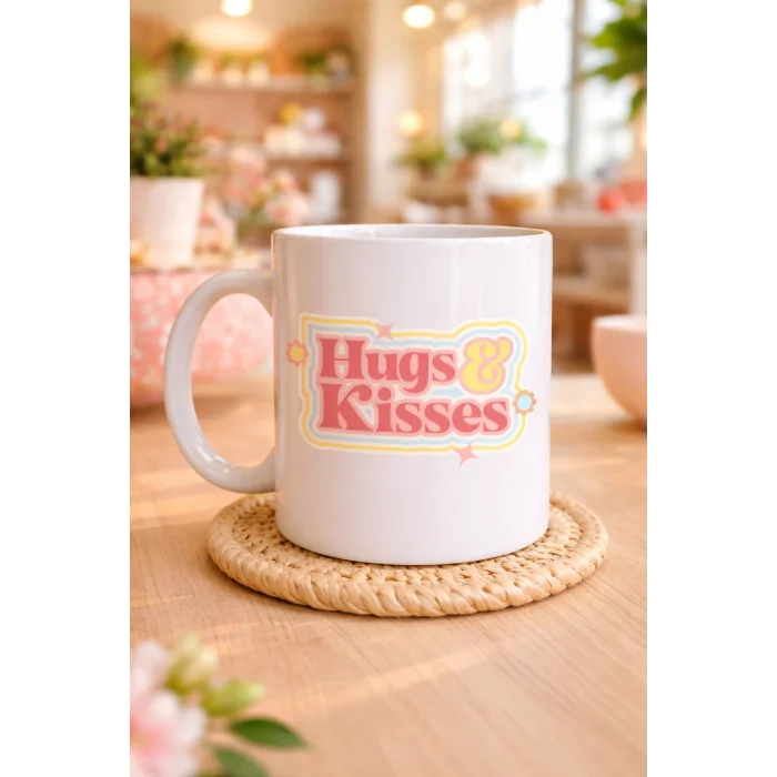 BUĞZ Model 30 – Hugs & Kisses Tasarımlı Porselen Kupa - Sevdiklerine Sıcacık Bir Mesaj