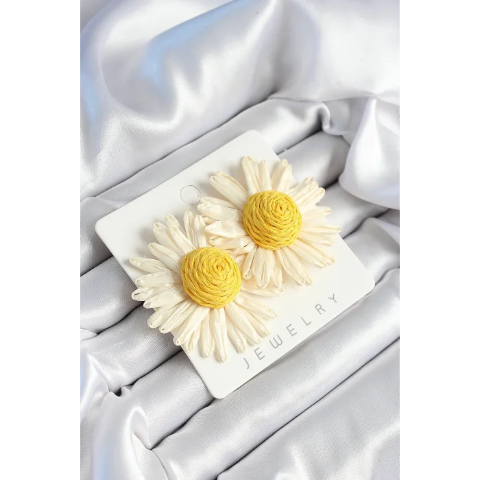 BUĞZ Papatya Model Beyaz Ve Sarı Renk Kadın Küpe