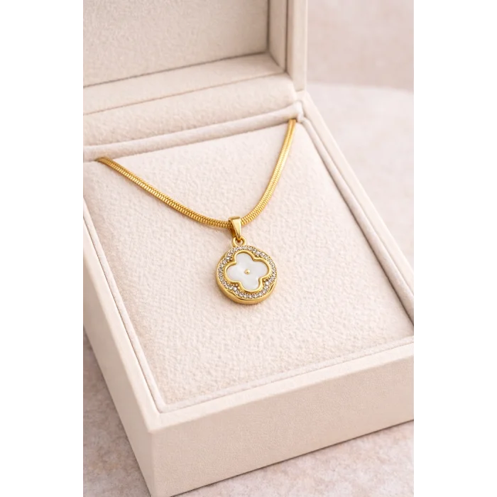 BUĞZ Paslanmaz Çelik Yonca Kolye MODEL 8 – Gold Kaplama Sedef Görünümlü Zirkon Taşlı | Kararmaz Kadın Kolyesi