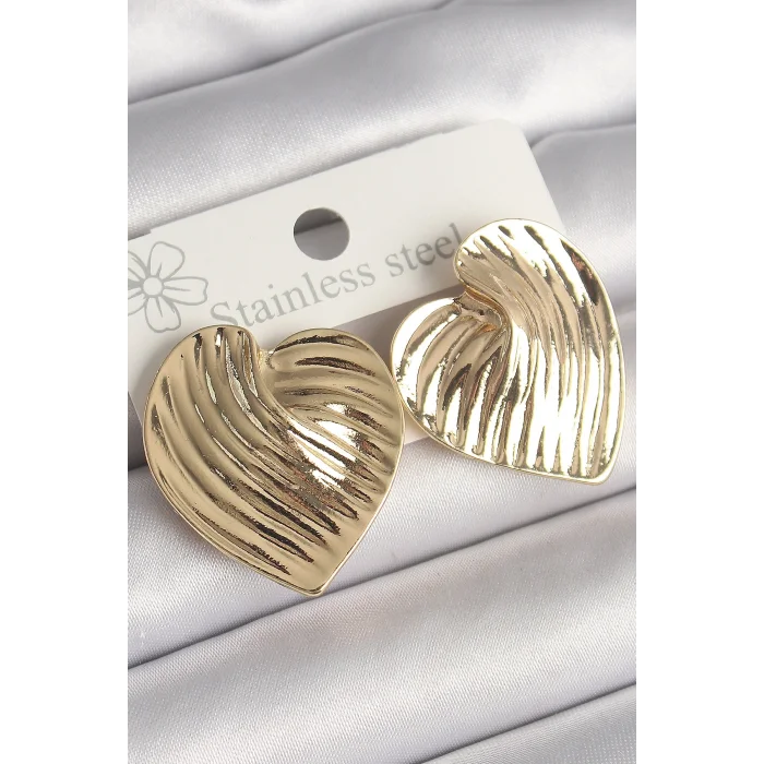 BUĞZ Pirinç Gold Renk İşlemeli Plaka Kalp Model Kadın Küpe