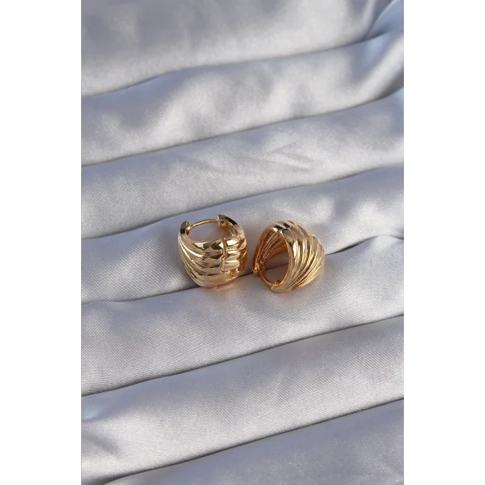 BUĞZ Pirinç Gold Renk Tırtıklı Minimal Bombeli Tasarım Küpe