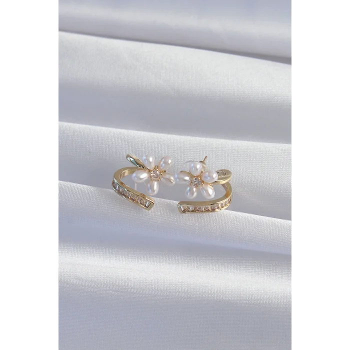 BUĞZ Pirinç Gold Renk Zirkon Taşlı Kıvrımlı İnci Çiçek Küpe - Lisinya