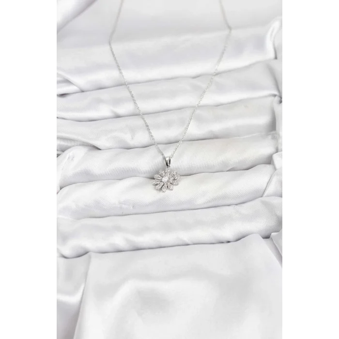 BUĞZ Pirinç Gümüş Renk Çiçek Model Kadın Kolye - BUĞZ