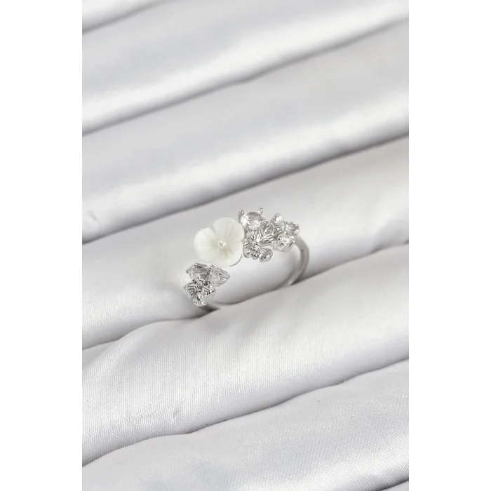 BUĞZ Pirinç Gümüş Renk Çiçek Model Zirkon Taşlı Kadın Yüzük