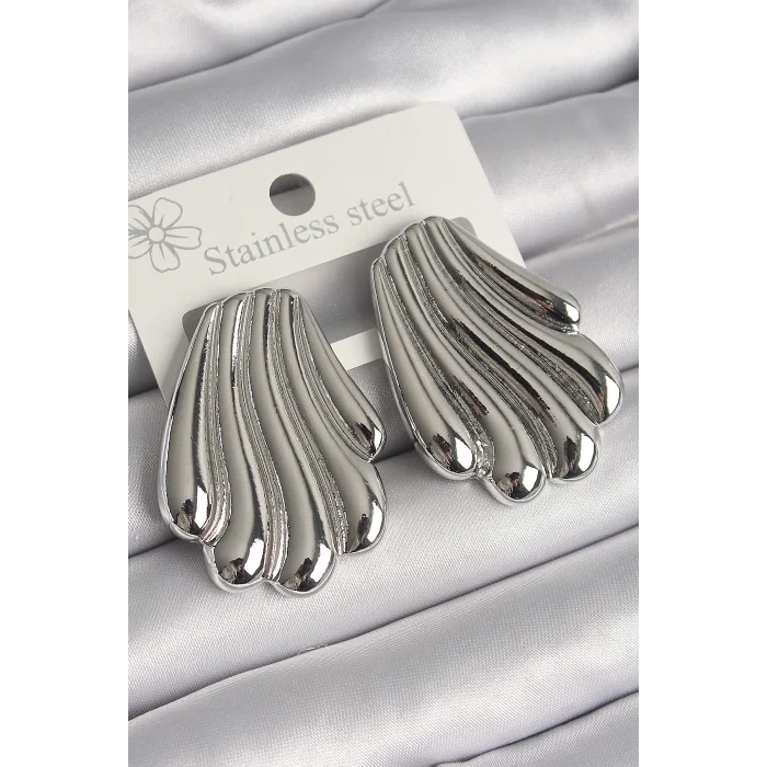 BUĞZ Pirinç Gümüş Renk İşlemeli İstiridye Model Kadın Küpe