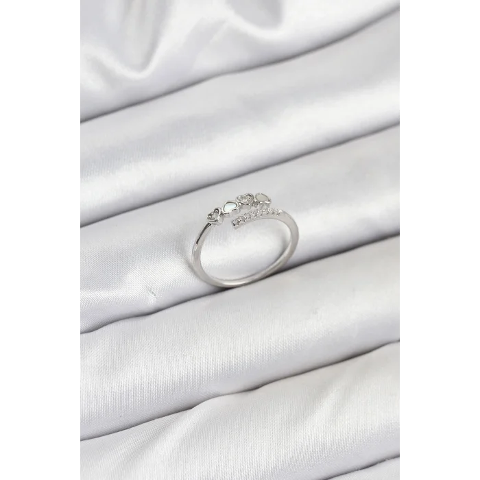 BUĞZ Pirinç Gümüş Renk Kalpli Detaylı Zirkon Taşlı Kadın Yüzük