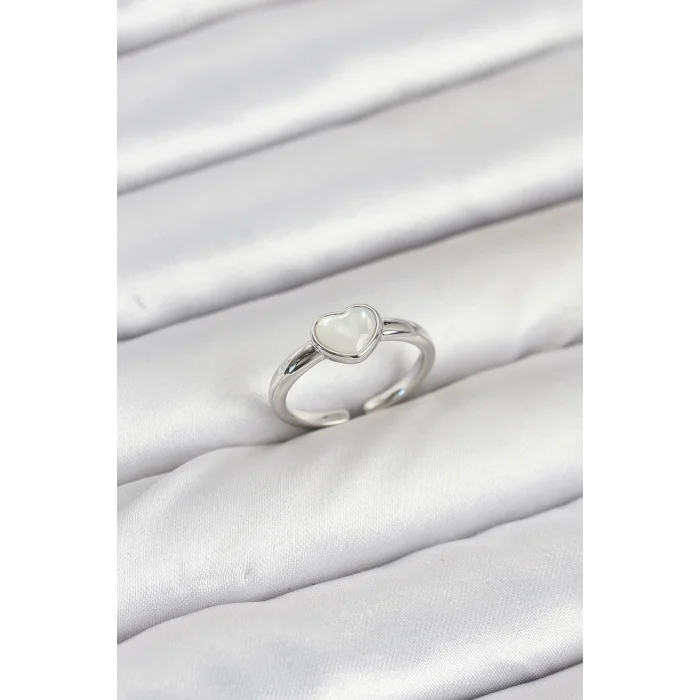 BUĞZ Pirinç Gümüş Renk Kalpli Kadın Yüzük