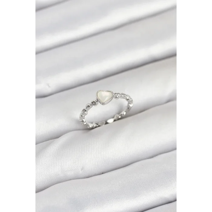 BUĞZ Pirinç Gümüş Renk Kalpli Model Kadın Yüzük