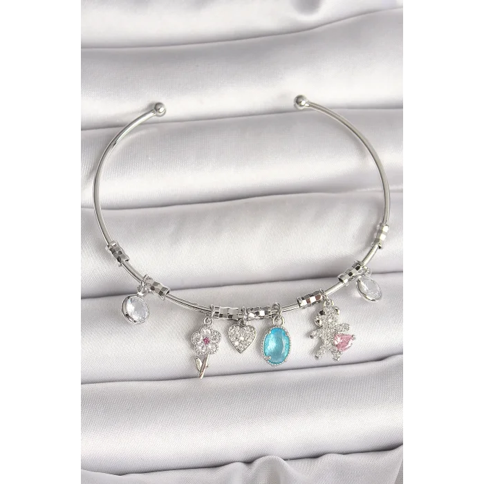 BUĞZ Pirinç Gümüş Renk Sallantı Zirkon Taşlı Ayıcık Figür Çiçek Detay Charm Kadın Bileklik