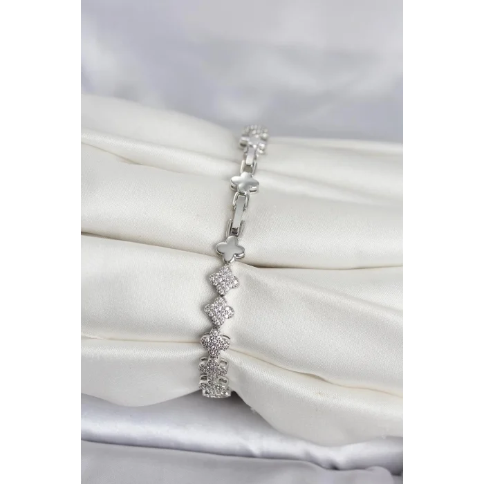 BUĞZ Pirinç Gümüş Renk Yonca Model Sıralı Zirkon Taşlı Kadın Bileklik - BUĞZ