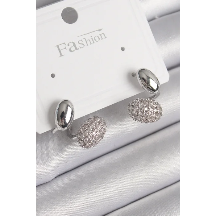 BUĞZ Pirinç Gümüş Renk Zirkon Taşlı Bombeli Model Kadın Küpe