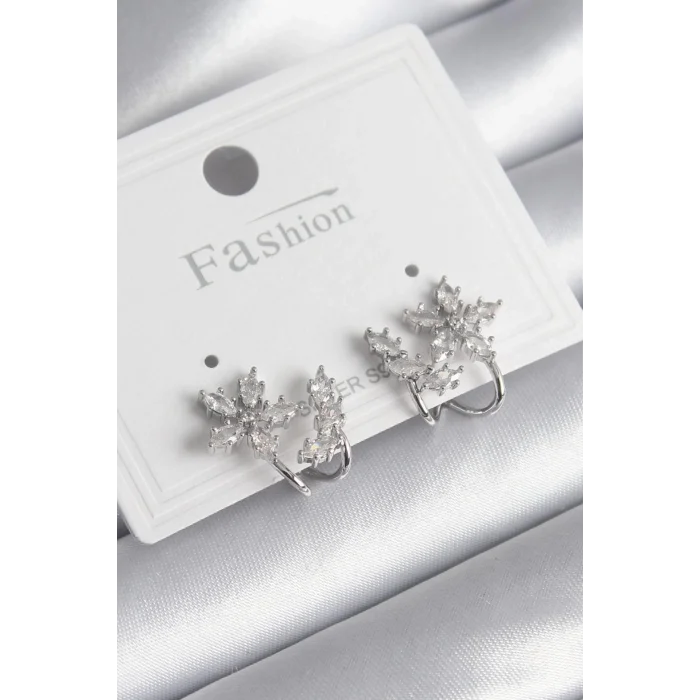 BUĞZ Pirinç Gümüş Renk Zirkon Taşlı Çiçek Model Kadın Küpe