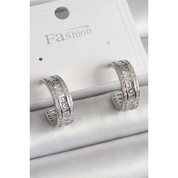 BUĞZ Pirinç Gümüş Renk Zirkon Taşlı İşleme Detay Halka Model Kadın Küpe