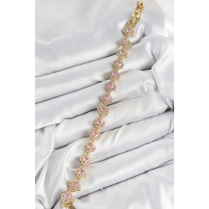 BUĞZ Pirinç Zirkon Taşlı Pembe Yonca Baget Model Gold Renk VIP Seri Kadın Bileklik - Lisinya