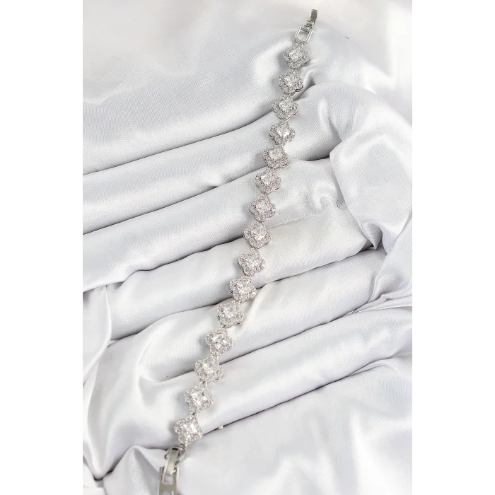 BUĞZ Pirinç Zirkon Taşlı Yonca Baget Model Gümüş Renk VIP Seri Kadın Bileklik - Lisinya