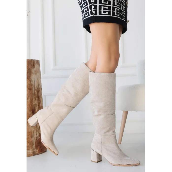 BUĞZ Pitay Bej Süet Topuklu Çizme - Lisinya