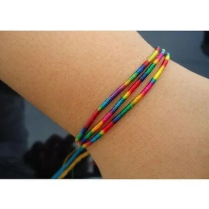 BUĞZ Renkli Şans Bileklikleri - 1 Kartela - ( 65 Adet )