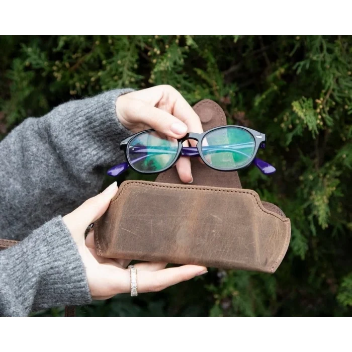  Riviera Deri Askılı Gözlük Kılıfı Karamel