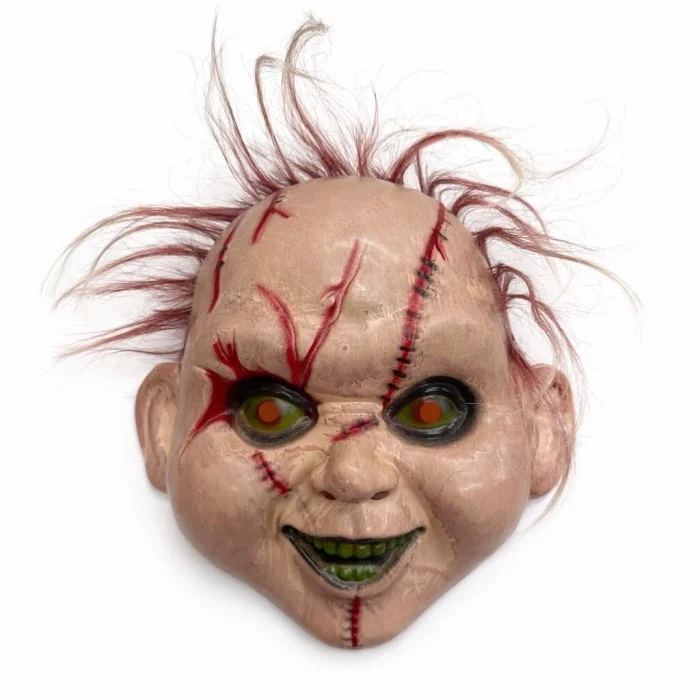 BUĞZ Saçlı Çaki Yeşil Göz Korku Maskesi – Gerçekçi Dikişli ve Detaylı Maske