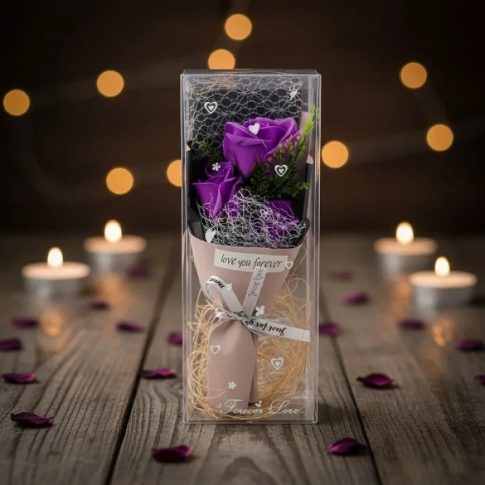 BUĞZ Şeffaf Kutulu Üç Gül Buketi