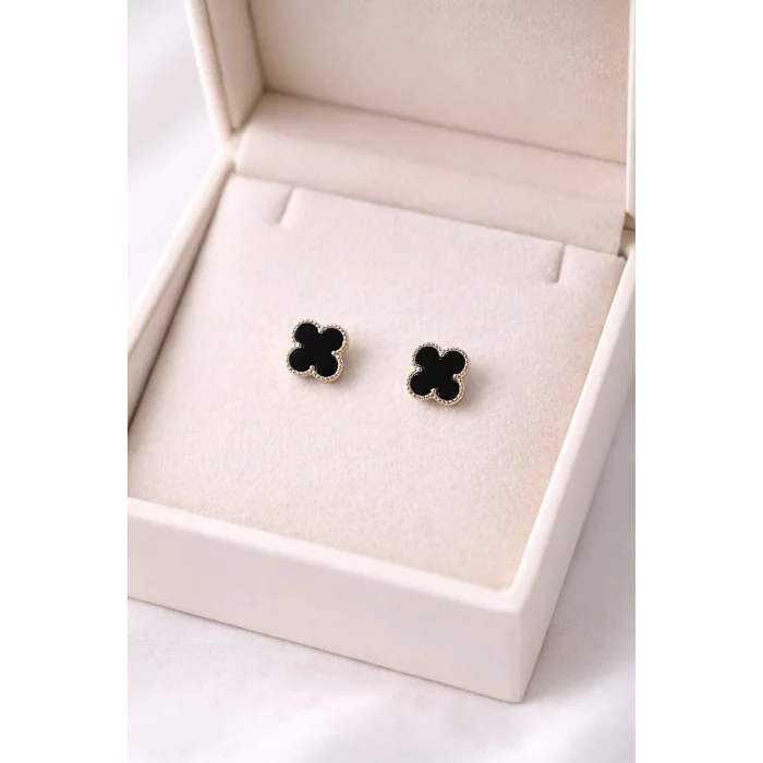 BUĞZ Siyah Yonca Figürlü Çelik Küpe MODEL 1 – Kararmaz, Paslanmaz, Minimal & Şık Kadın Küpesi