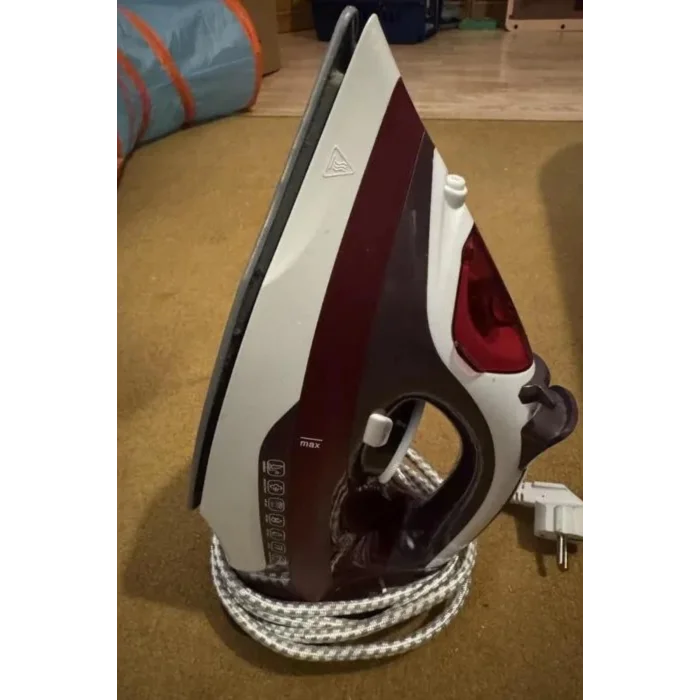  Yeni Nesil Kırmızı Buharlı Ütü 2200 Watt Seramik Tabanlı Yüksek Buhar Gücü