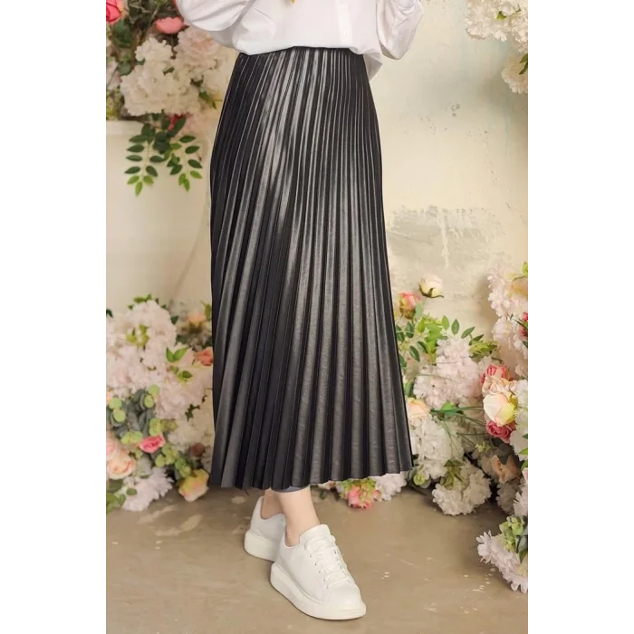 BUĞZ Zarif ve Modern Pileli Parlak Krep Gizli Lastikli Siyah Etek ( BUĞZ )