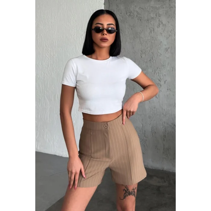 BUĞZ Zarif ve Şıklığı Bir Arada Sunan Yüksek Bel Krep Esnek Çimalı Çizgili Şort Bej ( BUĞZ )