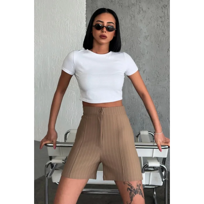 BUĞZ Zarif ve Şıklığı Bir Arada Sunan Yüksek Bel Krep Esnek Çimalı Çizgili Şort Bej ( BUĞZ )