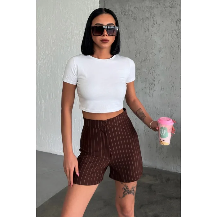 BUĞZ Zarif ve Şıklığı Bir Arada Sunan Yüksek Bel Krep Esnek Çimalı Çizgili Şort Kahverengi ( BUĞZ )