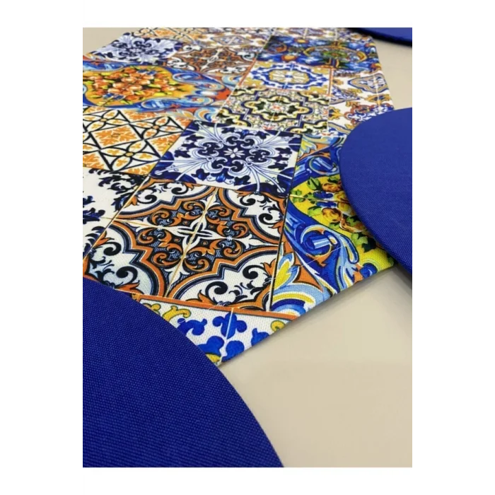 Genel Ürün Lacivert çini desenli runner ve 6lı supla seti, şıklık ve zarafet sağlar.