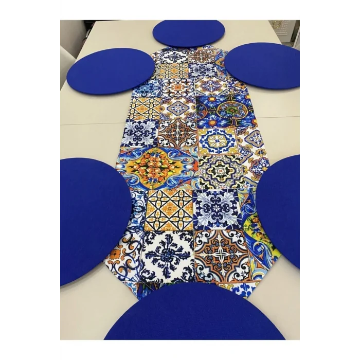 Genel Ürün Lacivert çini desenli runner ve 6lı supla seti, şıklık ve zarafet sağlar.