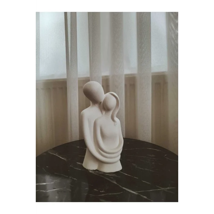 Biblo Sevgili sarılmış aşıklar beyaz biblo