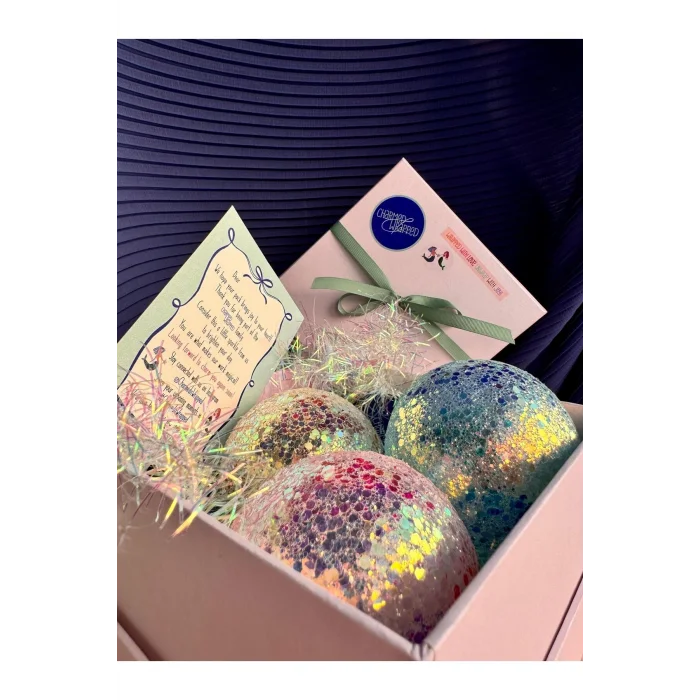 Genel Ürün Yılbaşı Süsü Seti: 3lü Işıklı Yılbaşı Süsü Ve Holografik Tinsel Şerit