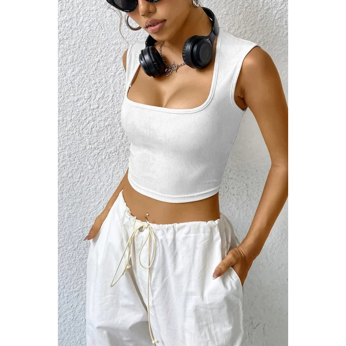 Kadın Beyaz Kare Yaka Kalınlaşan Omuz Detaylı Crop Top Bluz