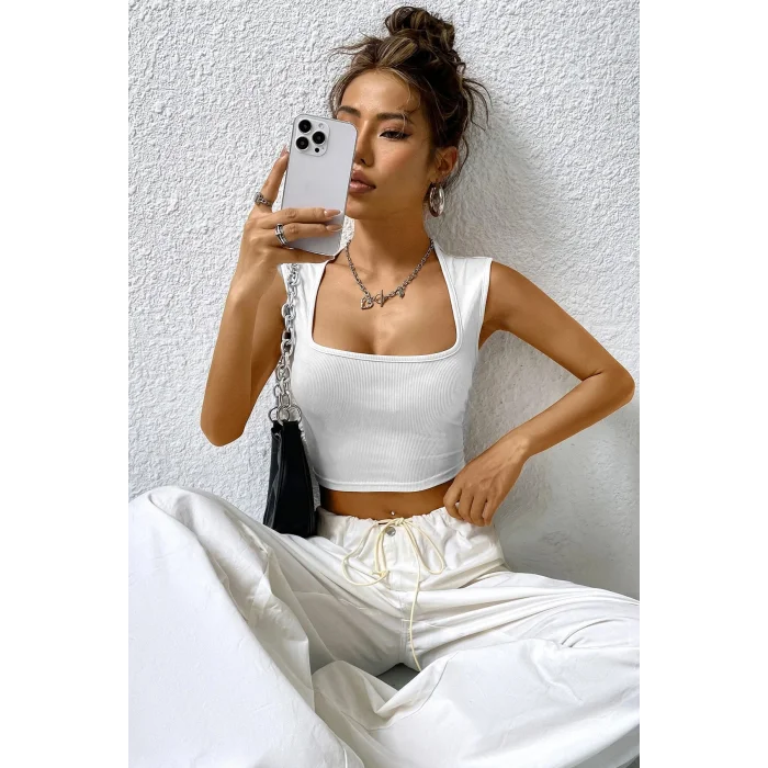 Kadın Beyaz Kare Yaka Kalınlaşan Omuz Detaylı Crop Top Bluz