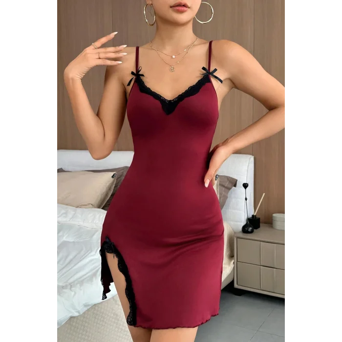 Kadın Bordo Bacak Yırtmaçlı Siyah Dantelli ve Fiyonklu Şık Gecelik