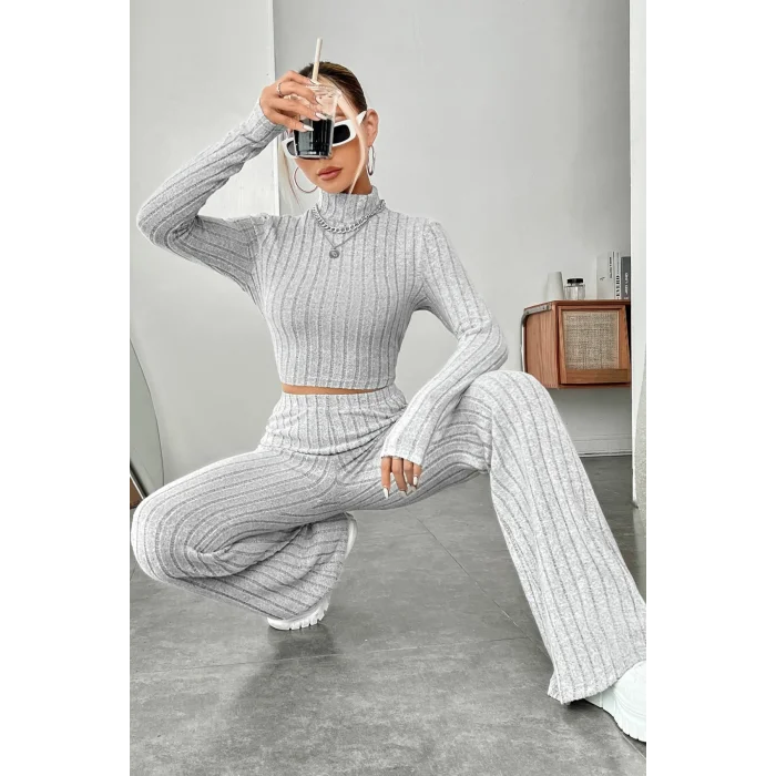Kadın Gri Çizgili Boğazlı Crop Top ve Yüksek Bel Pantolon Takım